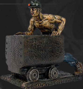 Minero con vagoneta de carbón